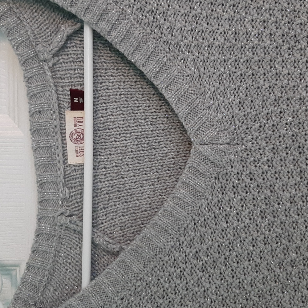 Jr's sweater - Picture 4 of 5